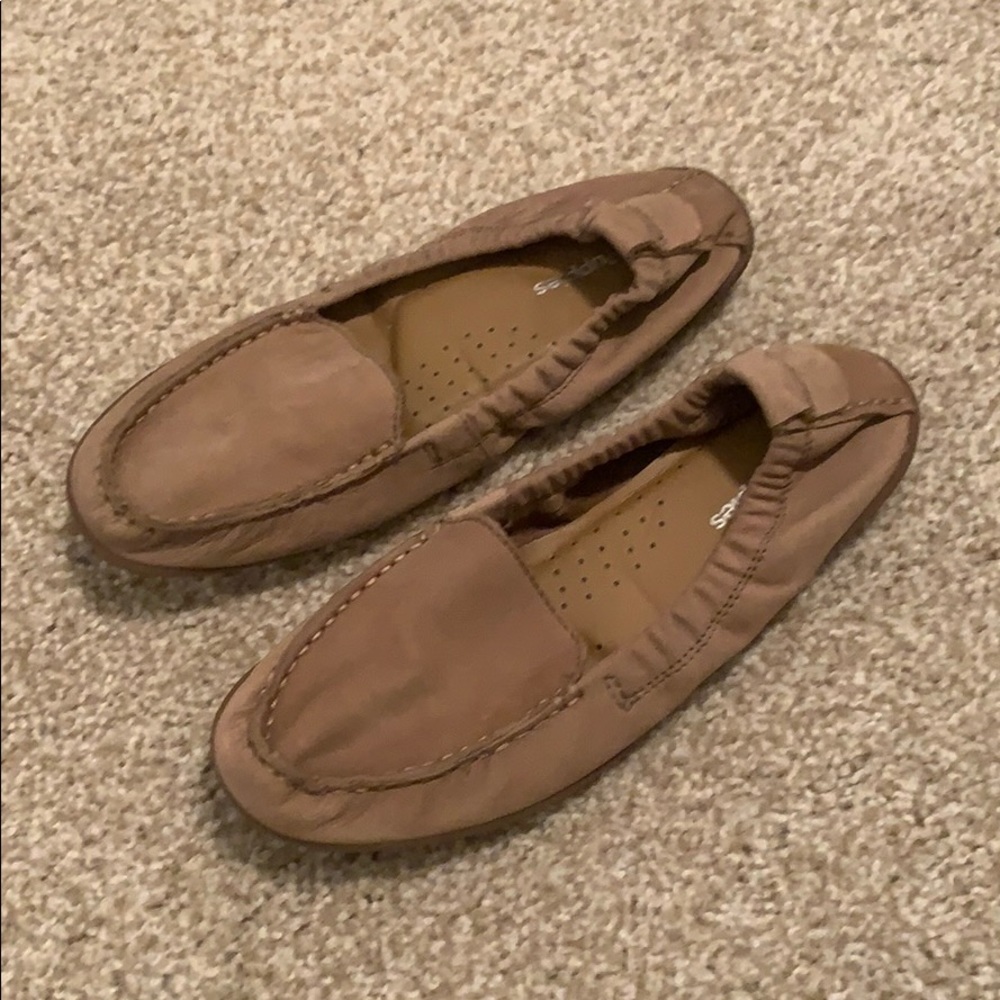 Hush puppies tan suede leather loafers